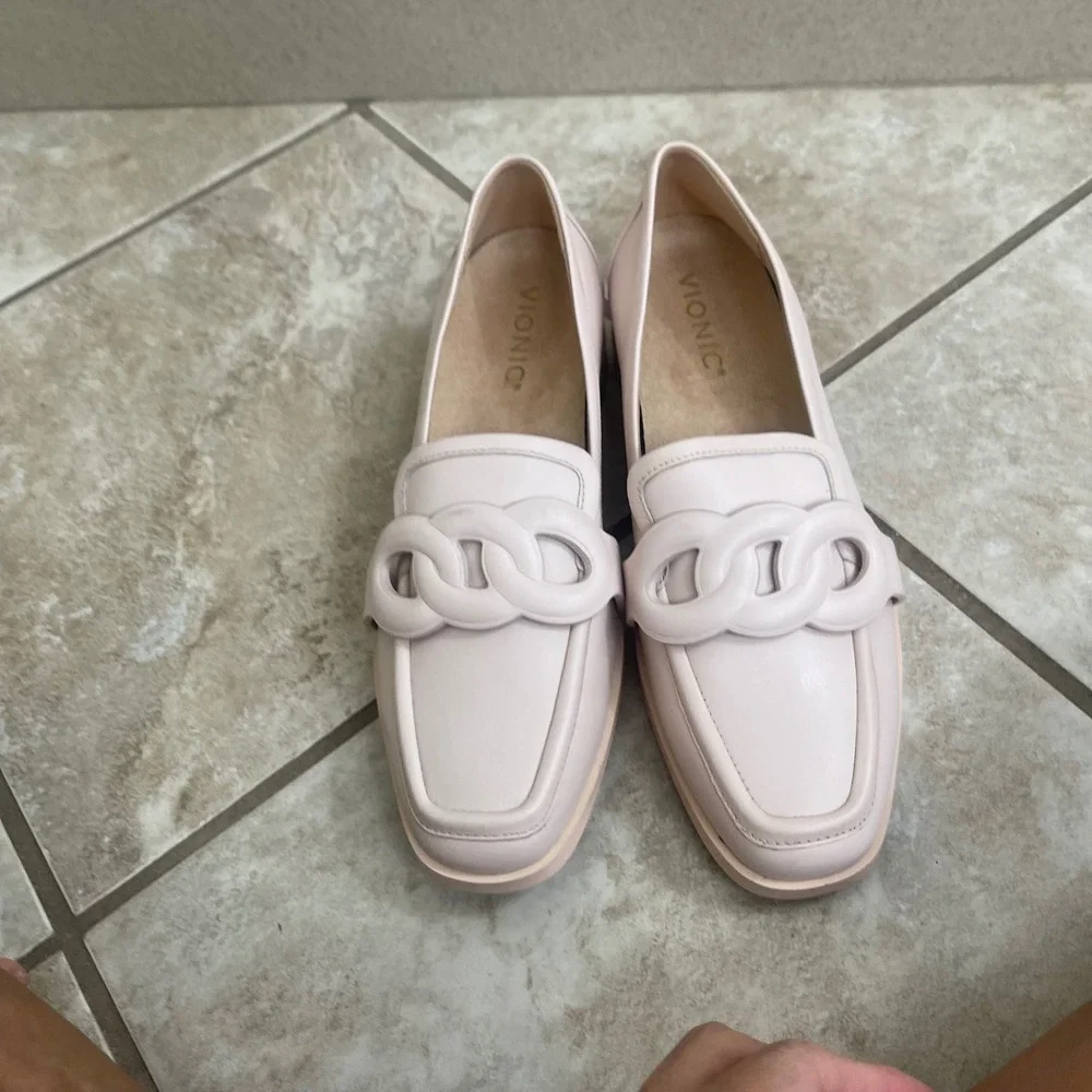 Vionic  Pink Leather Chain Link Loafers Square Toe Shoes Womens 7M SAMPLE NWOT
